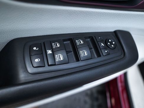 Used 2020 Chrysler Pacifica Limited w/ Tire & Wheel Group image 20