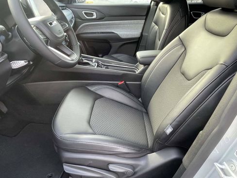 New 2026 Jeep Compass Latitude image 18