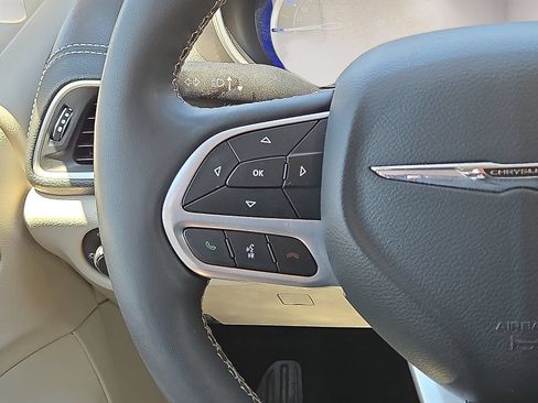 Used 2024 Chrysler Pacifica Limited FWD image 20