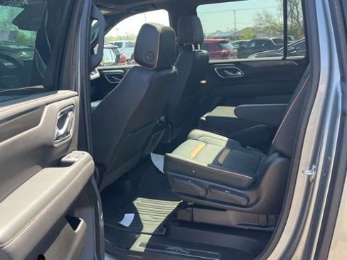 Used 2024 GMC Yukon XL AT4 w/ Technology Package AWD/4WD image 12