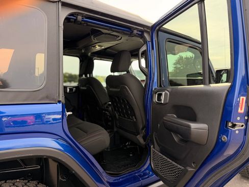 Used 2019 Jeep Wrangler Unlimited Rubicon AWD/4WD image 35