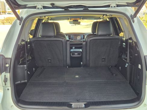 Used 2019 Toyota Highlander XLE image 26
