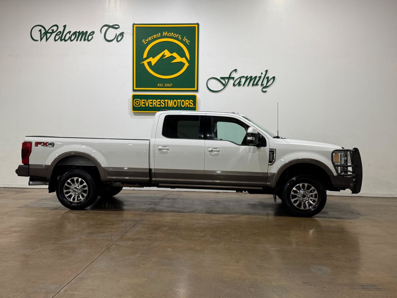 Used 2022 Ford F350 Lariat w/ Lariat Ultimate Package AWD/4WD image 9