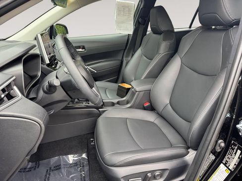Used 2026 Toyota Corolla Cross XLE w/ Convenience Package AWD/4WD image 9