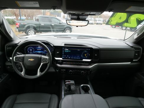 Certified 2024 Chevrolet Silverado 1500 LTZ w/ Technology Package image 19