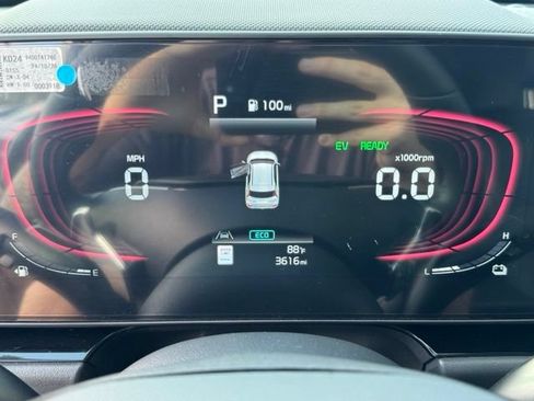 Used 2025 Kia Niro EX Touring FWD image 57