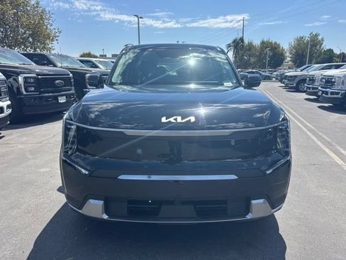 Used 2024 Kia EV9 Light Long Range RWD image 5