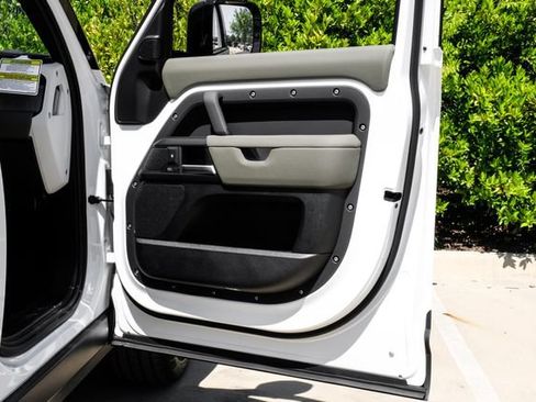New 2026 Land Rover Defender 110 X-Dynamic SE AWD/4WD image 53
