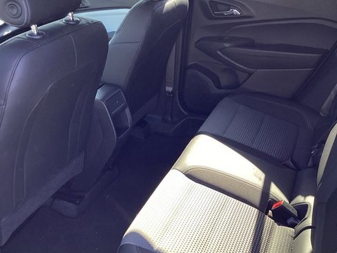 Used 2025 Chevrolet Trax LT w/ LT Convenience Package image 9