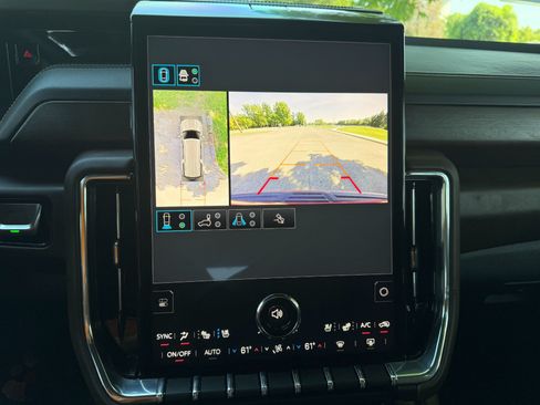 Used 2025 GMC Yukon XL Denali Ultimate w/ LPO, Floor Liner Package AWD/4WD image 34