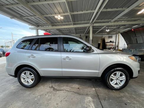 Used 2011 Hyundai Santa Fe GLS FWD image 4