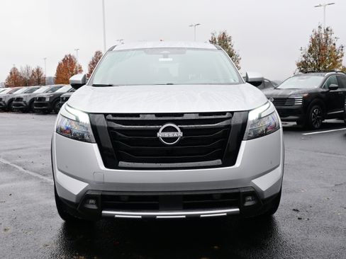 New 2025 Nissan Pathfinder SL image 3