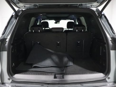 Used 2025 Chevrolet Traverse Z71 image 4