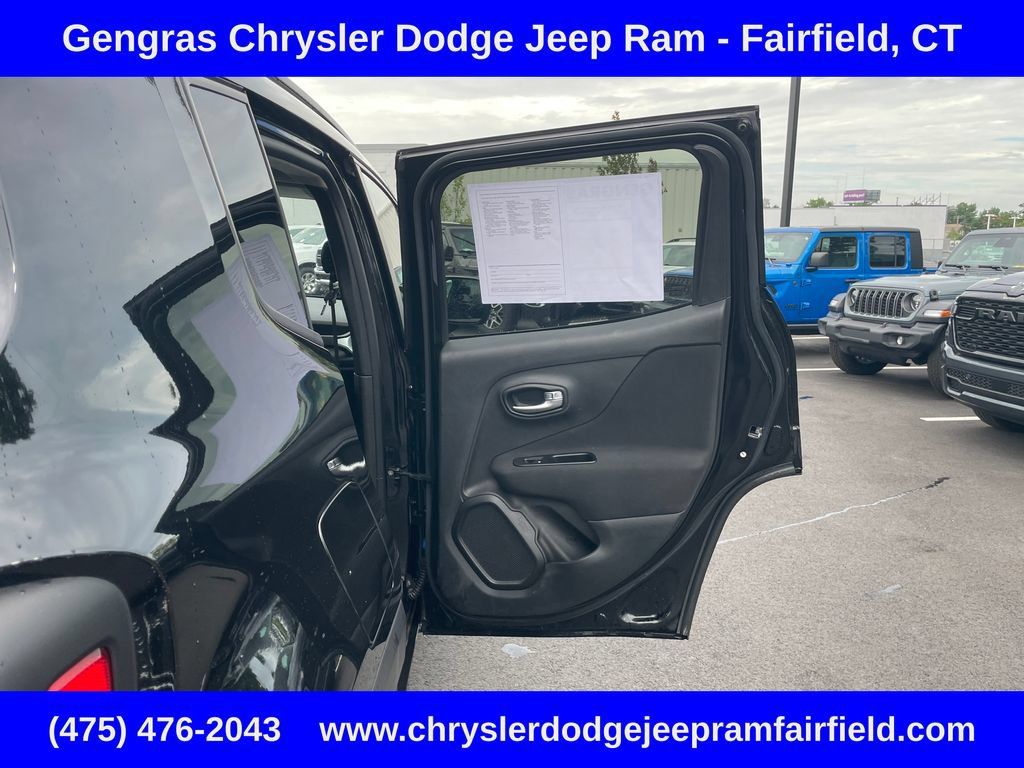 Certified 2021 Jeep Renegade Latitude AWD/4WD image 26