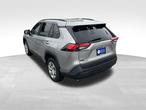 Used 2020 Toyota RAV4 LE FWD image 4