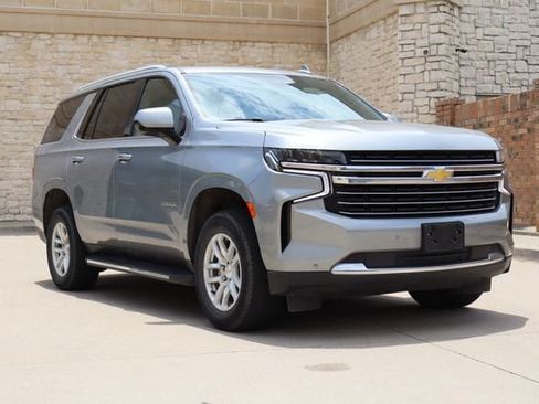 Used 2024 Chevrolet Tahoe LT RWD image 2
