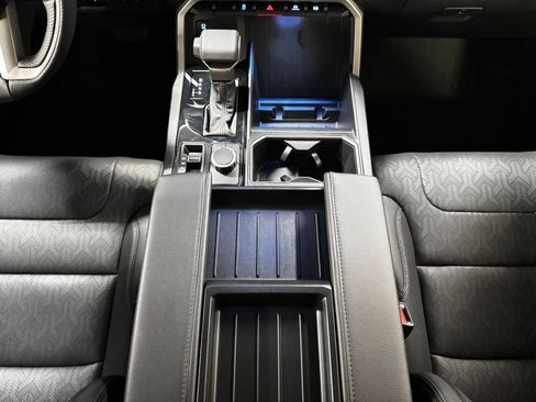 Used 2022 Toyota Tundra SR5 w/ SR5 Premium Package AWD/4WD image 28