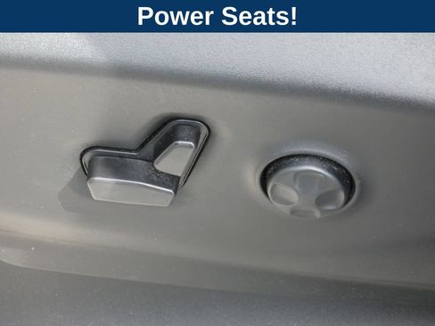 Used 2024 Chrysler Pacifica Touring-L FWD image 12