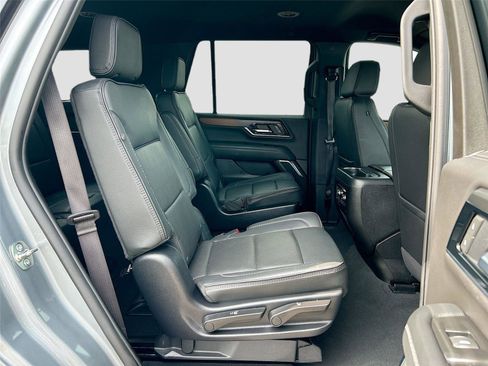 Used 2025 GMC Yukon Denali RWD image 29
