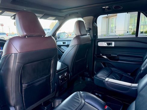 Used 2021 Ford Explorer Platinum w/ Equipment Group 601A AWD/4WD image 13