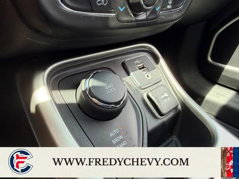 Used 2019 Jeep Compass Latitude w/ Cold Weather Group AWD/4WD image 18