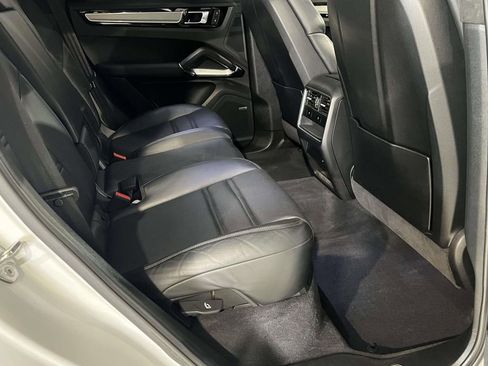 Certified 2023 Porsche Cayenne Turbo AWD/4WD image 23