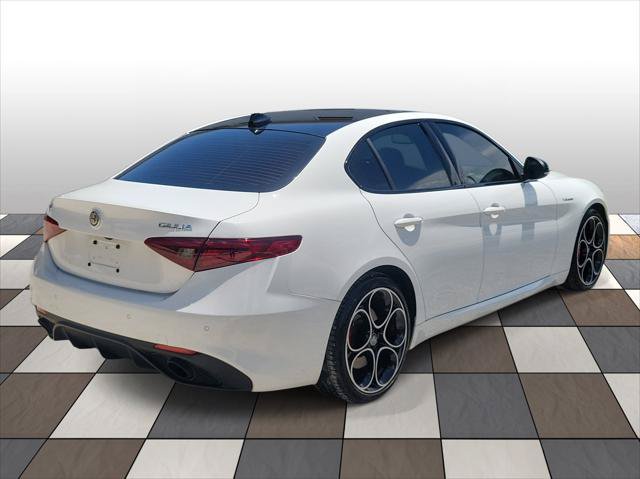 Used 2023 Alfa Romeo Giulia Veloce RWD image 4