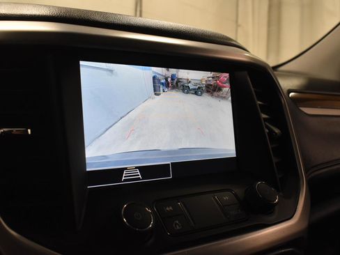 Used 2022 GMC Acadia SLE w/ Driver Convenience Package image 18