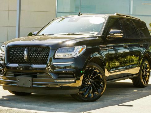 Used 2021 Lincoln Navigator Reserve AWD/4WD image 1