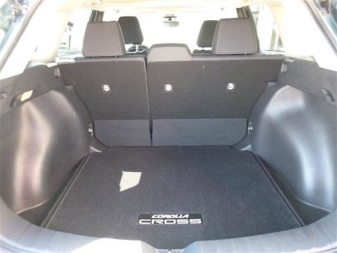 Used 2022 Toyota Corolla Cross LE w/ Moonroof Package FWD image 18