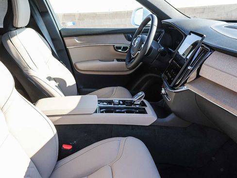 New 2026 Volvo XC90 B6 Plus w/ Protection Package Premier image 17