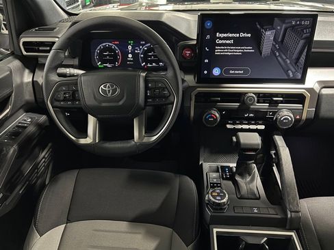 Certified 2025 Toyota Tacoma TRD Off-Road image 32