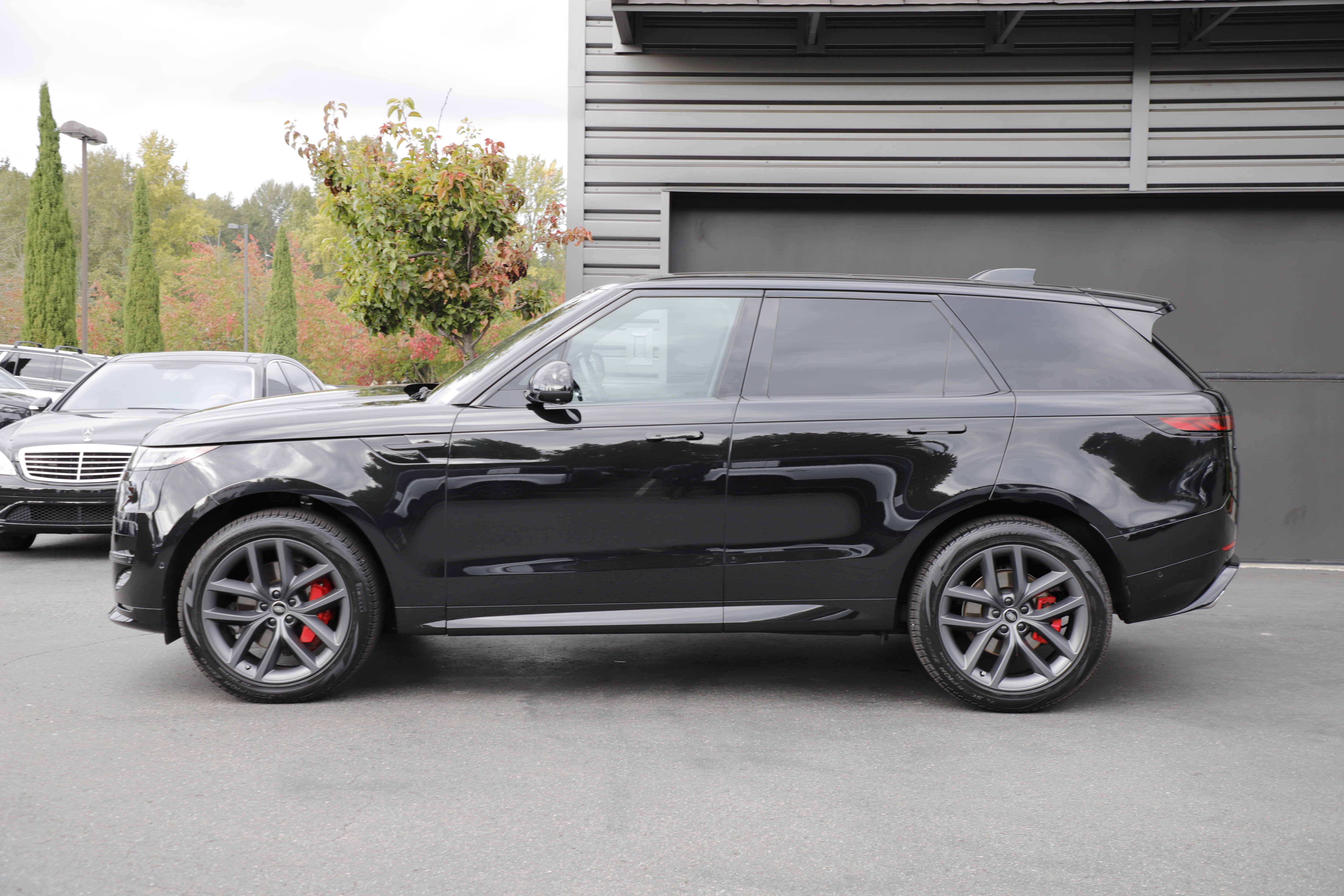 Certified 2025 Land Rover Range Rover Sport Dynamic SE AWD/4WD image 3