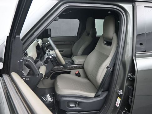 Used 2025 Land Rover Defender 110 AWD/4WD image 23