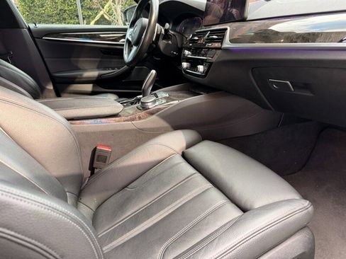 Used 2021 BMW 530i 530i w/ M Sport Package image 26