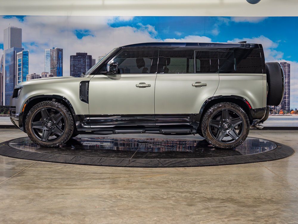 Used 2025 Land Rover Defender 110 X-Dynamic SE AWD/4WD image 6