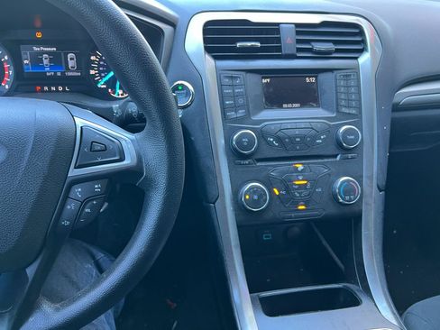 Used 2018 Ford Fusion SE FWD image 18