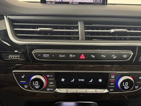 Used 2019 Audi Q7 3.0T Prestige w/ Prestige Package AWD/4WD image 22