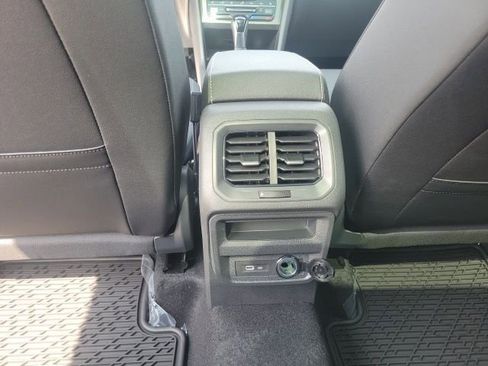 New 2024 Volkswagen Tiguan SE R-Line image 18