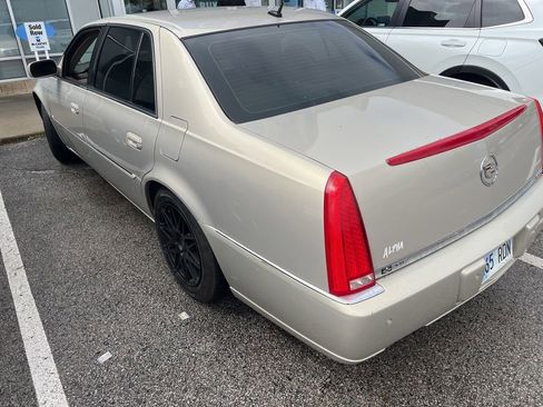 Used 2007 Cadillac DTS Luxury I w/ Sun And Sound Package FWD image 4