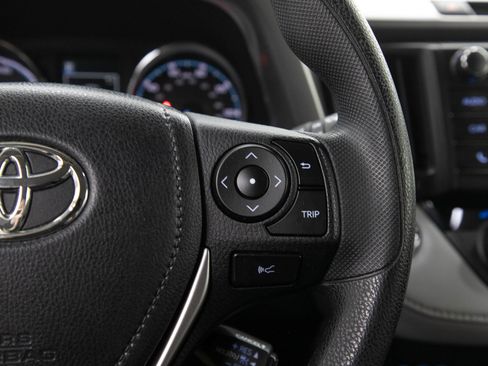 Used 2018 Toyota RAV4 LE AWD/4WD image 24