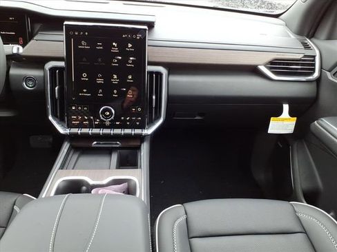 New 2026 GMC Acadia Denali image 18