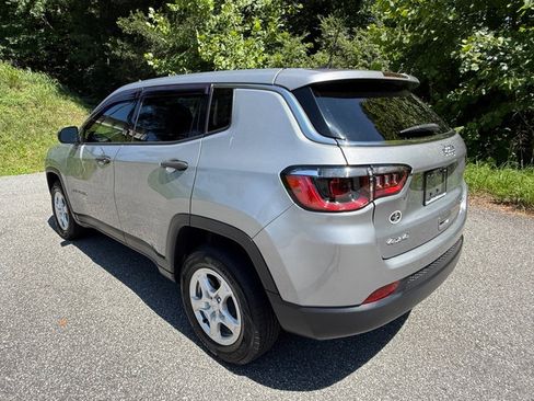 Used 2022 Jeep Compass Sport AWD/4WD image 8