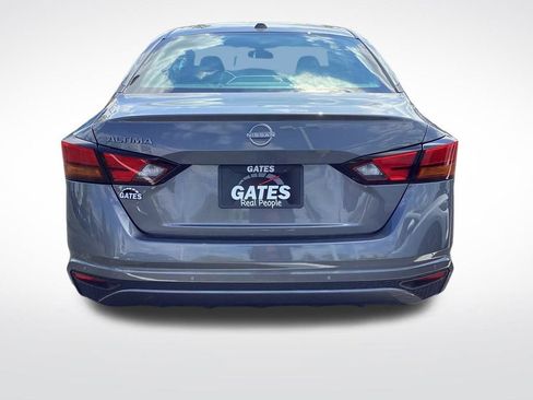 Used 2025 Nissan Altima 2.5 SV FWD image 8