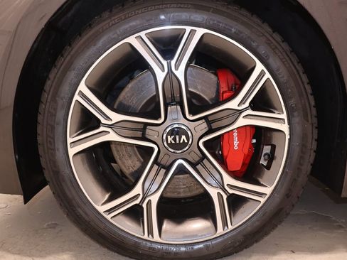 Used 2018 Kia Stinger GT1 AWD/4WD image 39