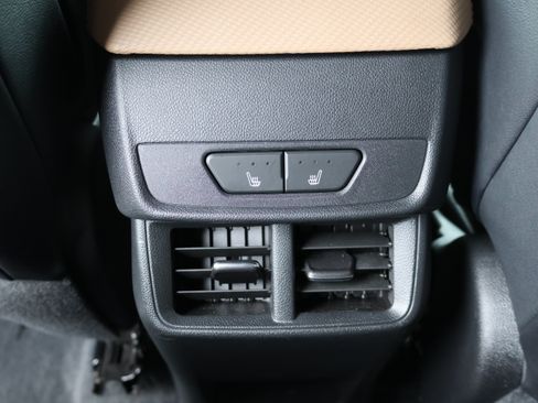 Used 2025 Chevrolet Equinox ACTIV w/ Safety and Technology Package AWD/4WD image 18
