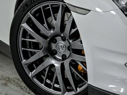 Used 2016 Nissan GT-R Premium image 4