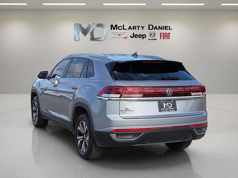 Used 2024 Volkswagen Atlas Cross Sport SE image 4