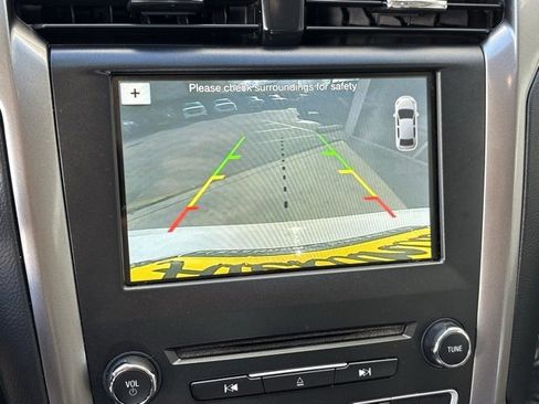 Used 2018 Ford Fusion SE w/ Fusion SE Technology Package image 22