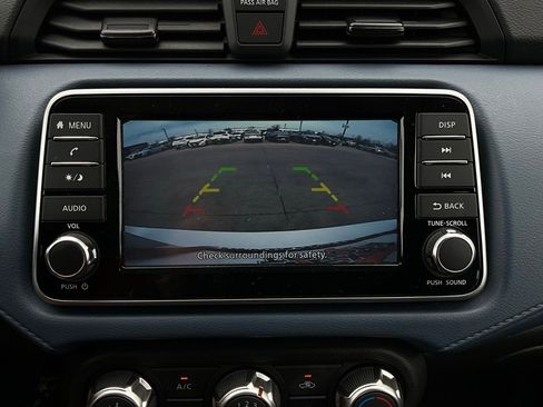 Used 2025 Nissan Versa SV image 27